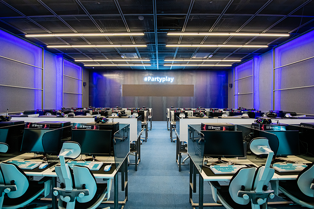 DLA+ Sports Practice Leader Talks Esports in Auditoria Magazine DLA+